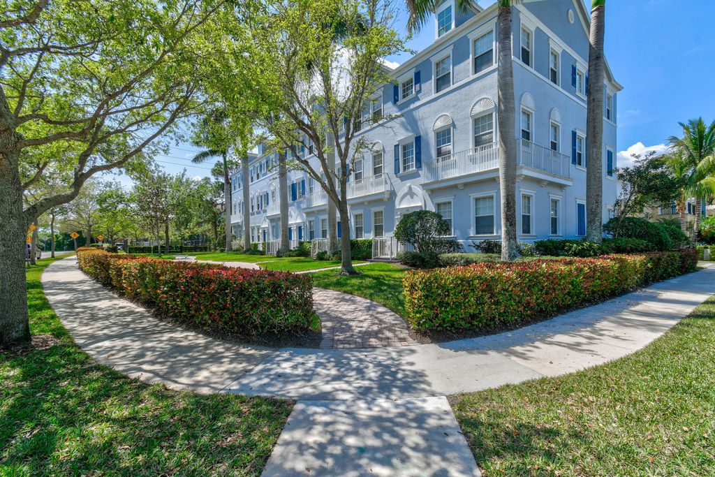 Photo of 234 W Thatch Palm Circle, Jupiter, FL 33458 (MLS # R10969622)