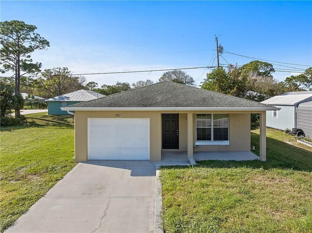 Photo of 1585 20th Avenue SW, Vero Beach, FL 32962 (MLS # B26080434)