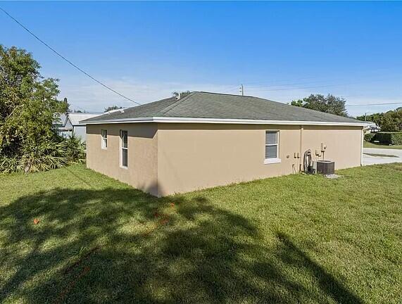 Photo of 1585 20th Avenue SW, Vero Beach, FL 32962 (MLS # B26080434)
