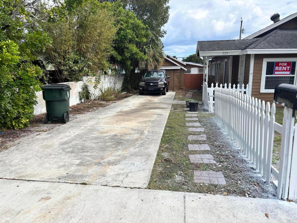 Photo of 1122 N B Street, Lake Worth Beach, FL 33460 (MLS # R11065167)