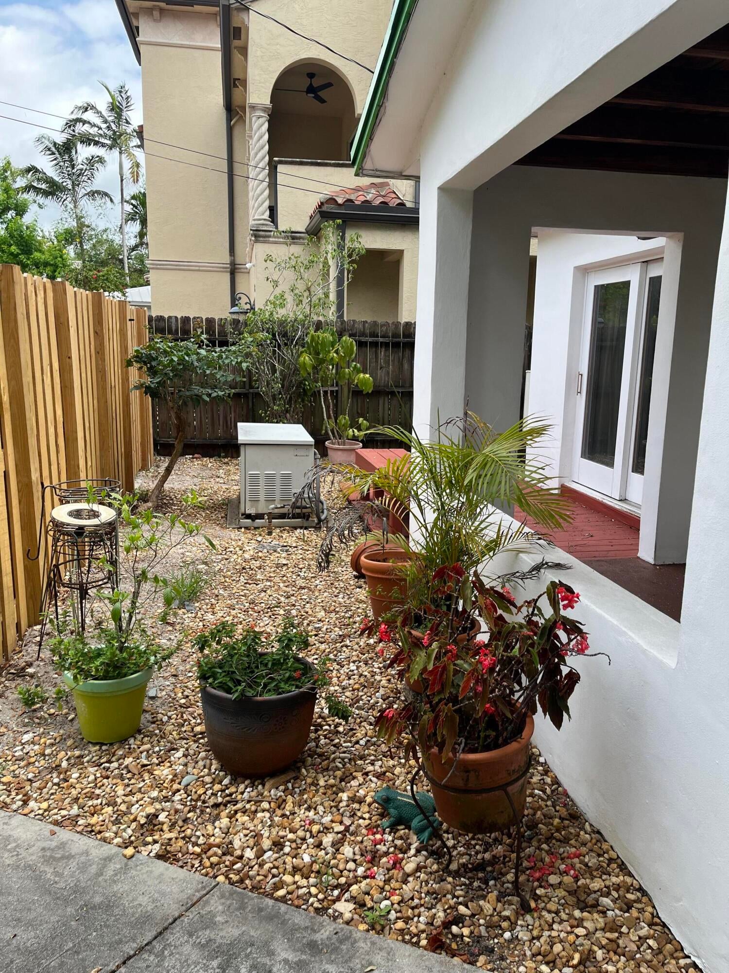 1122 SW 8th Terrace