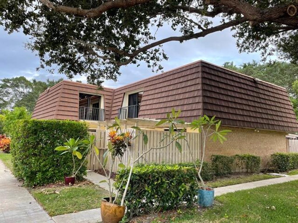 Photo of 1820 18th Lane, Palm Beach Gardens, FL 33418 (MLS # R10757659)