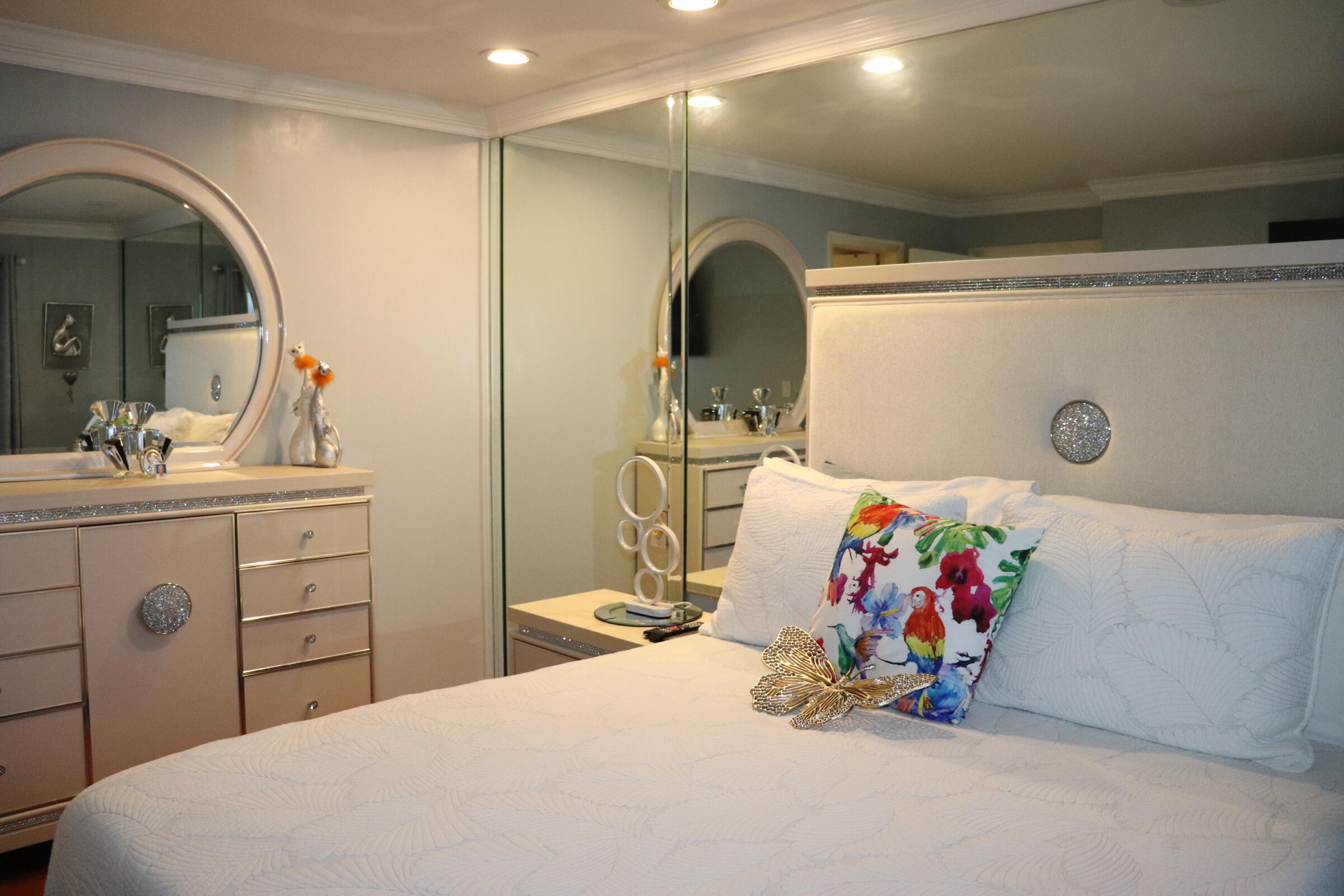 FOUNTAINS OF PALM BEACH CONDO 3 - Residential