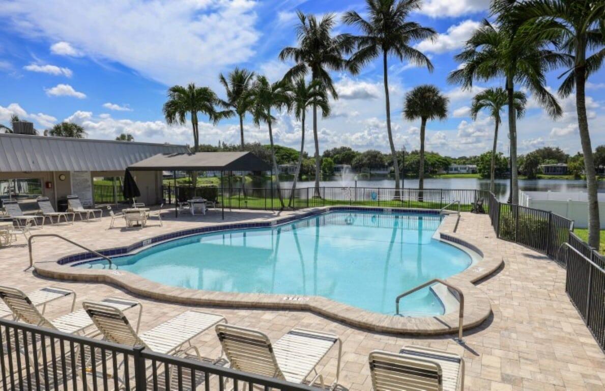 DEERFIELD LAKE - Residential