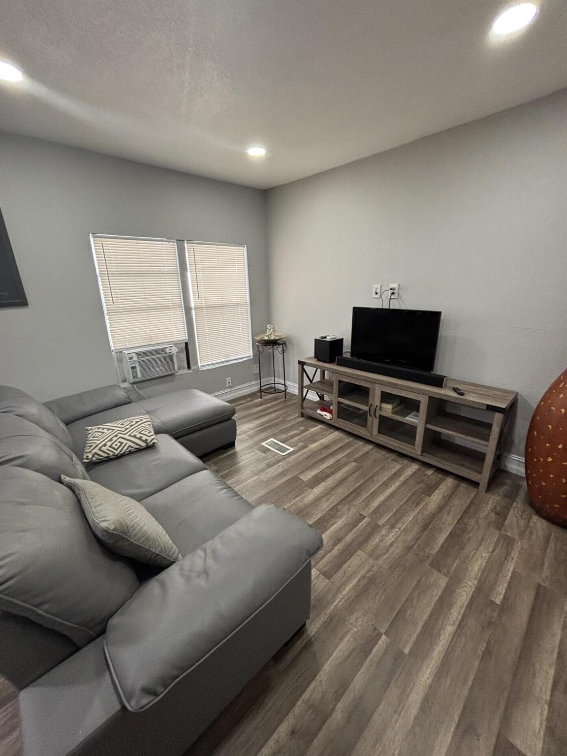 DEERFIELD LAKE - Residential