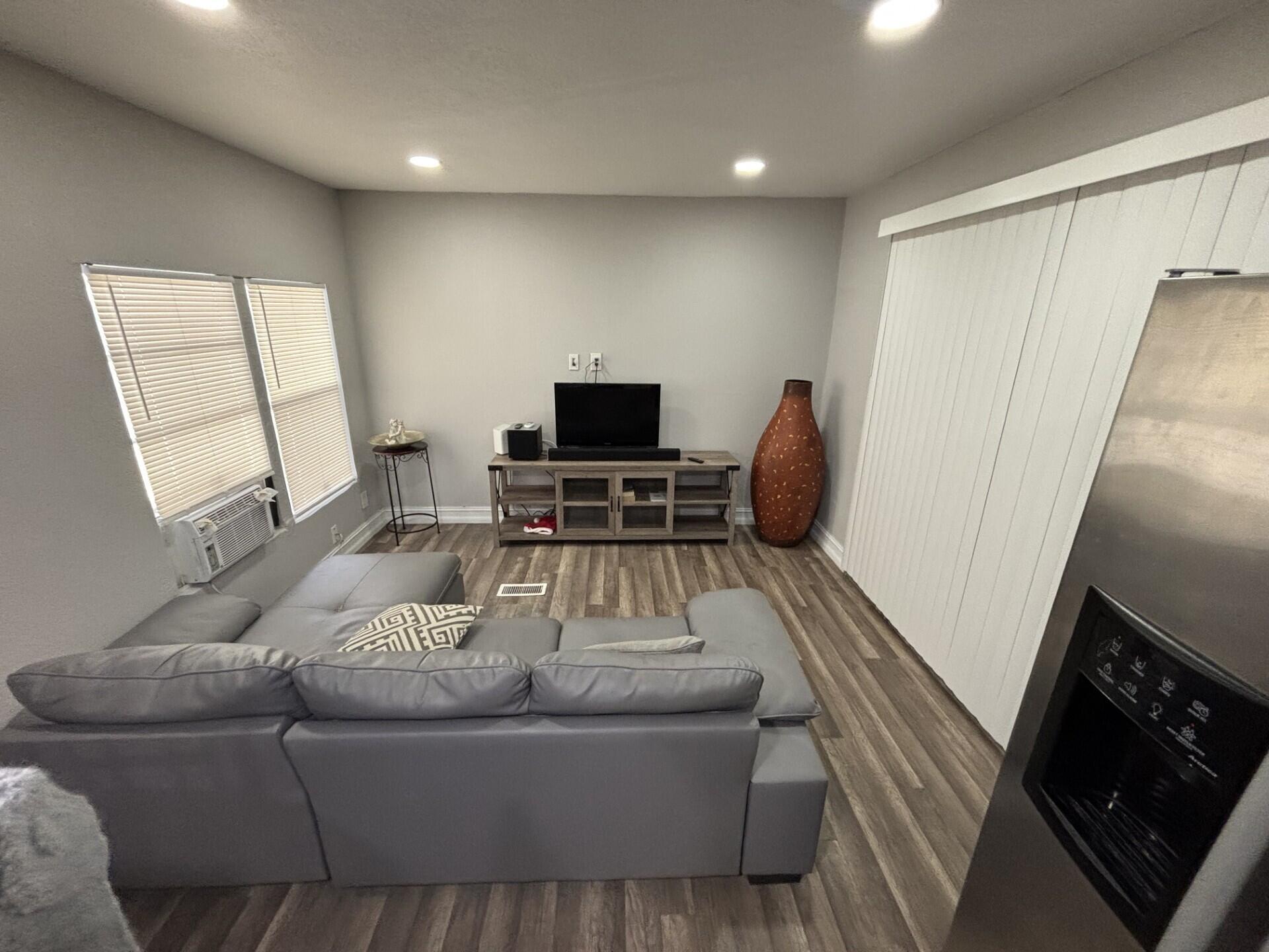 DEERFIELD LAKE - Residential