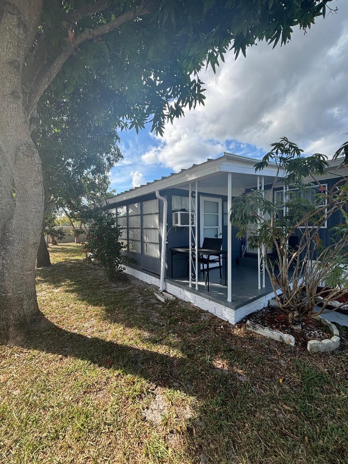 DEERFIELD LAKE - Residential