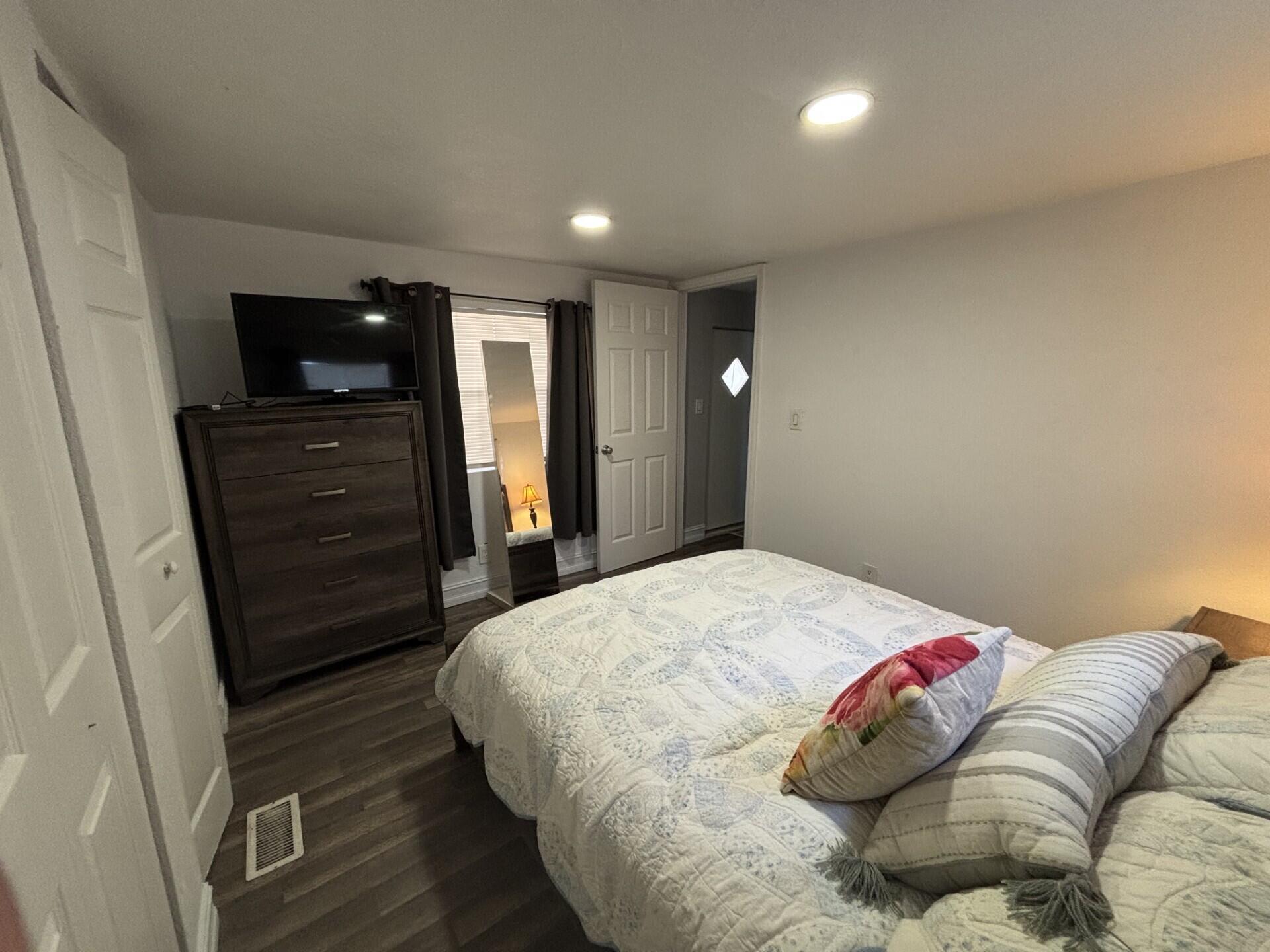 DEERFIELD LAKE - Residential