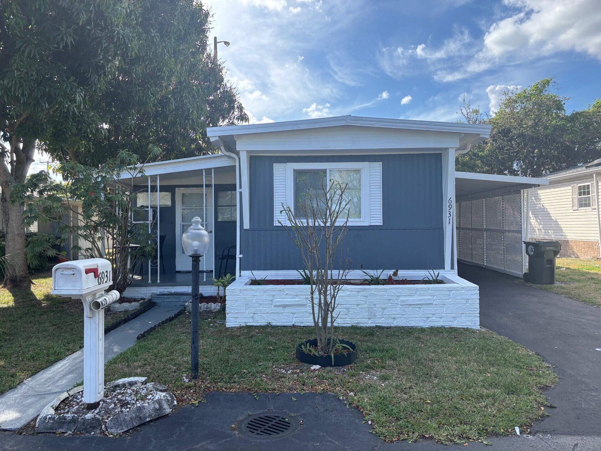 DEERFIELD LAKE - Residential