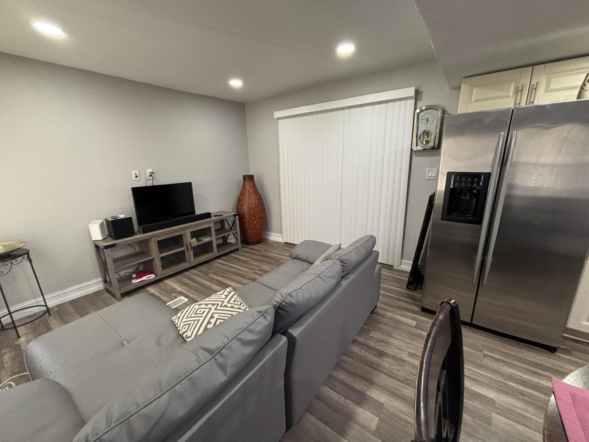 DEERFIELD LAKE - Residential