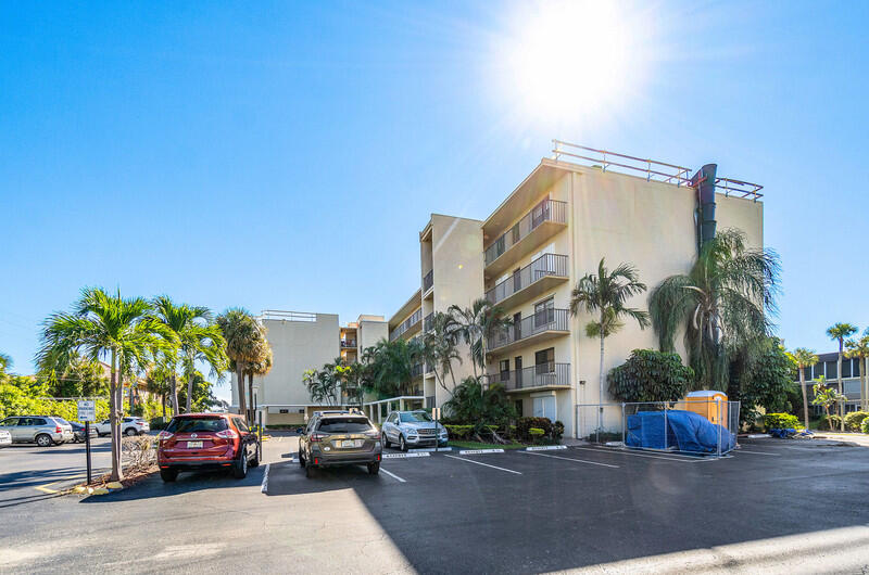 HIDDEN HARBOUR OF THE PALM BEACHES CONDO - Residential Lease