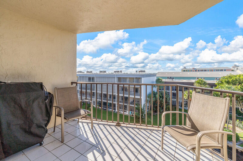 HIDDEN HARBOUR OF THE PALM BEACHES CONDO - Residential Lease