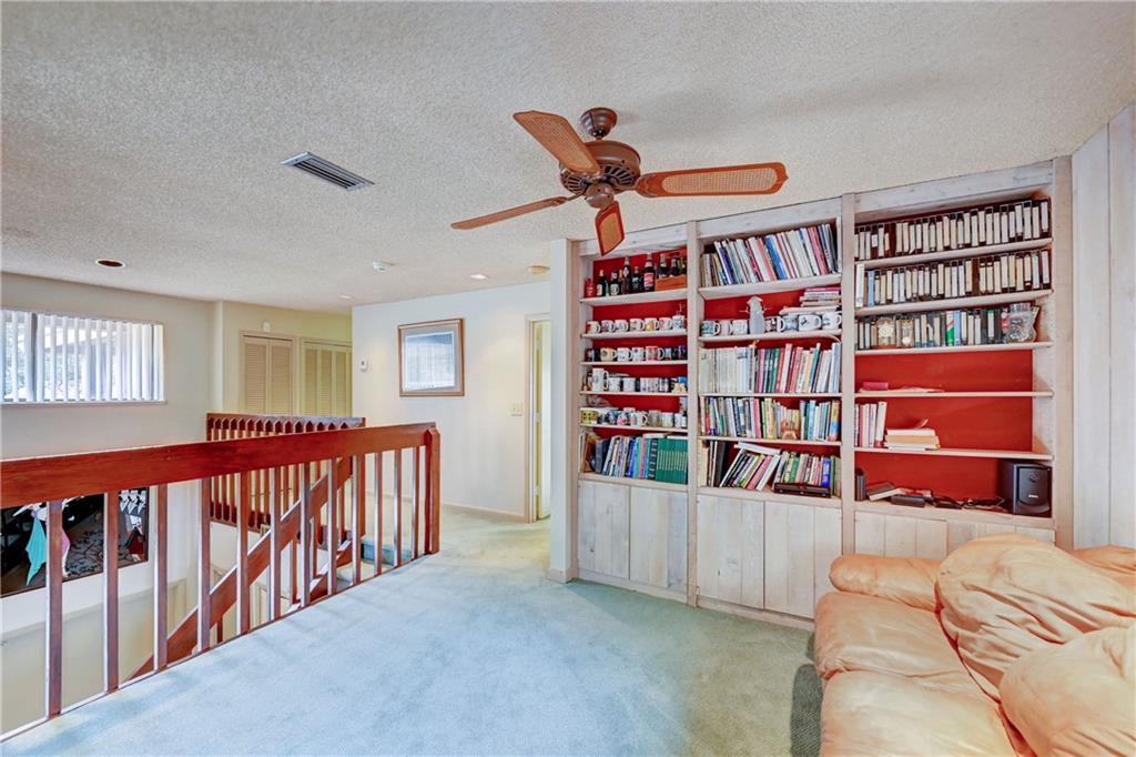 Country Address 102-1 B - Residential