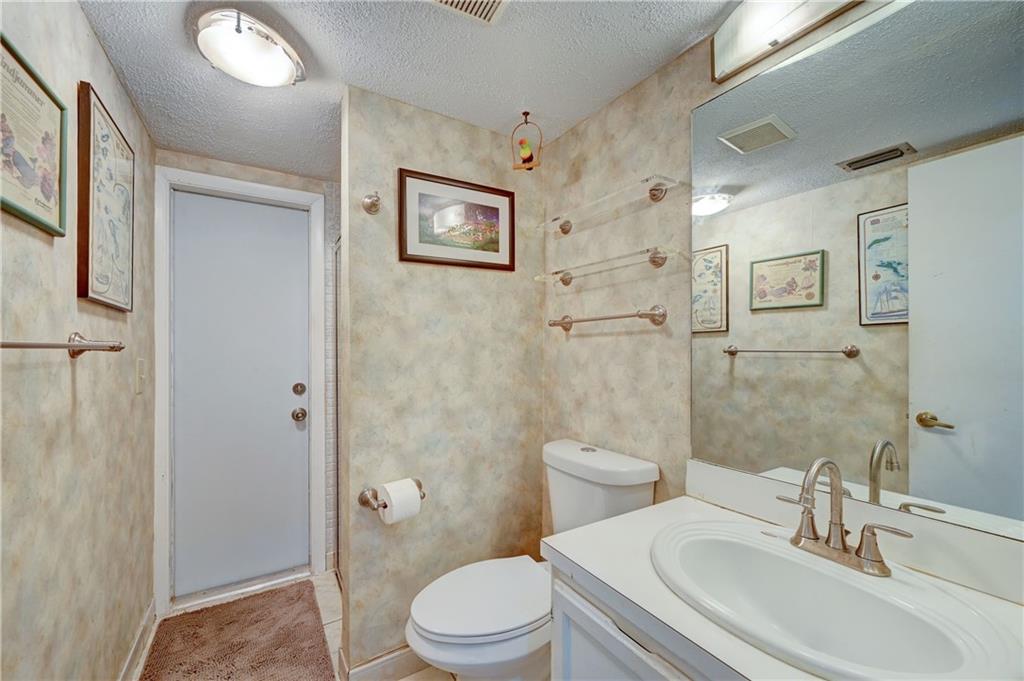 Country Address 102-1 B - Residential