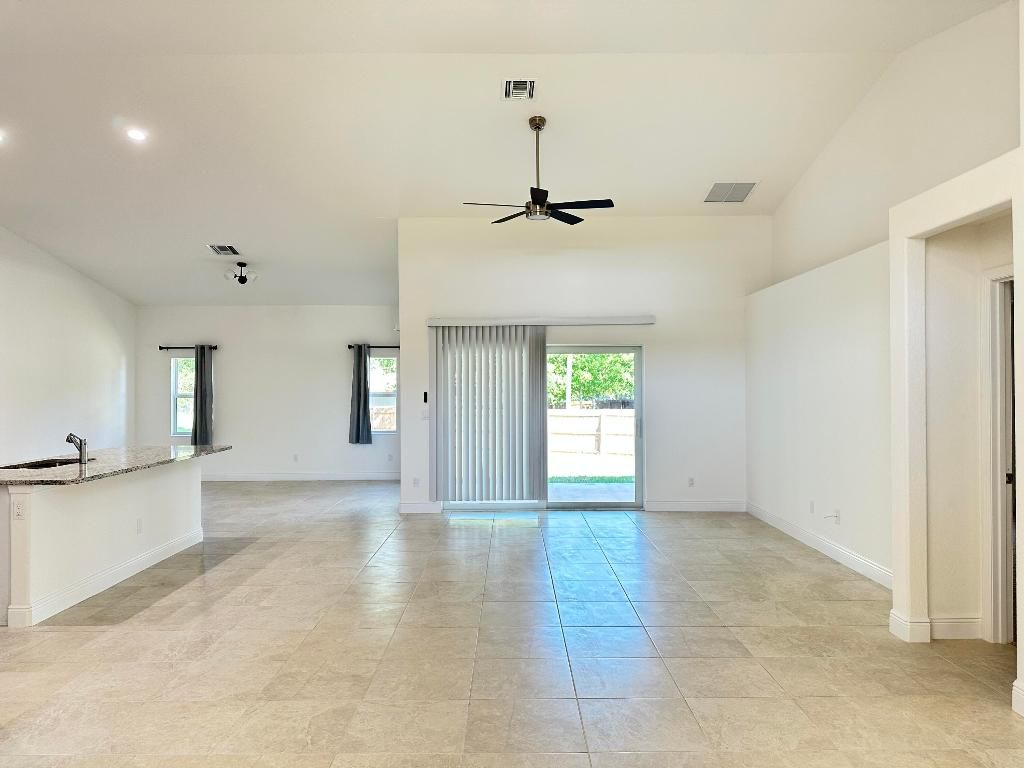 Photo of 404 Gregory Street, Fort Pierce, FL 34982 (MLS # R10971621)