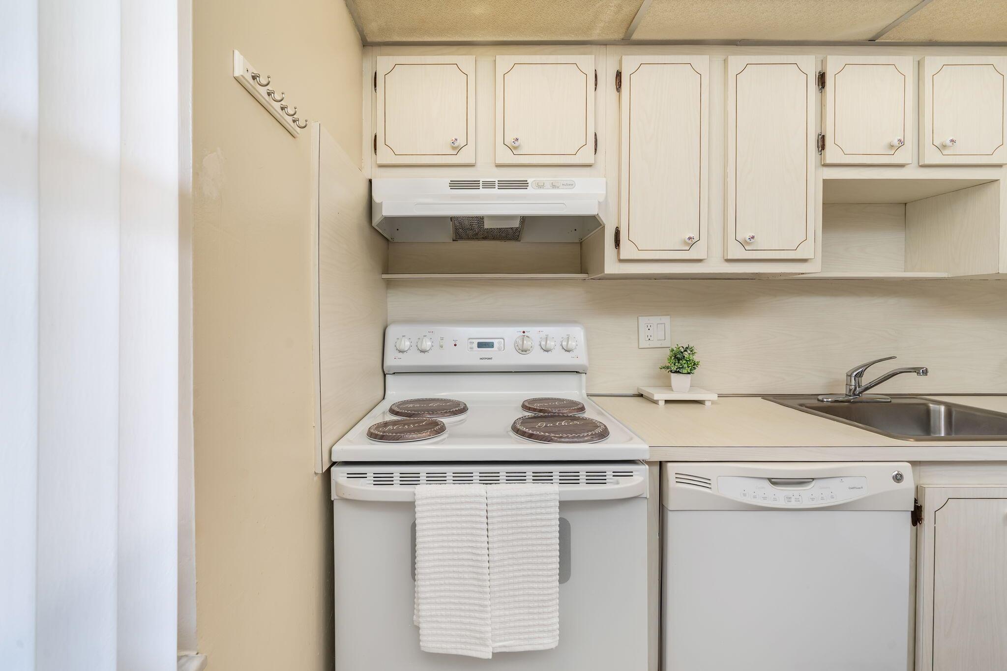 ORIOLE GARDENS THREE 89 C - Residential
