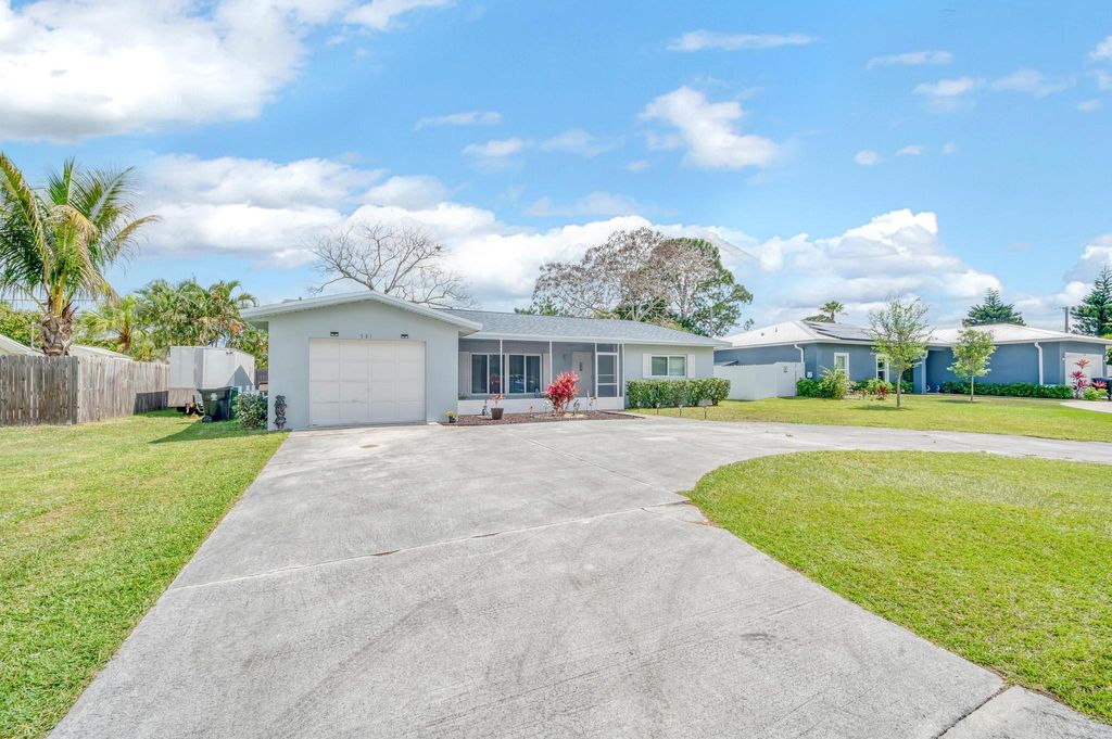 Photo of 581 SE Floresta Drive W, Port Saint Lucie, FL 34983 (MLS # R10973223)