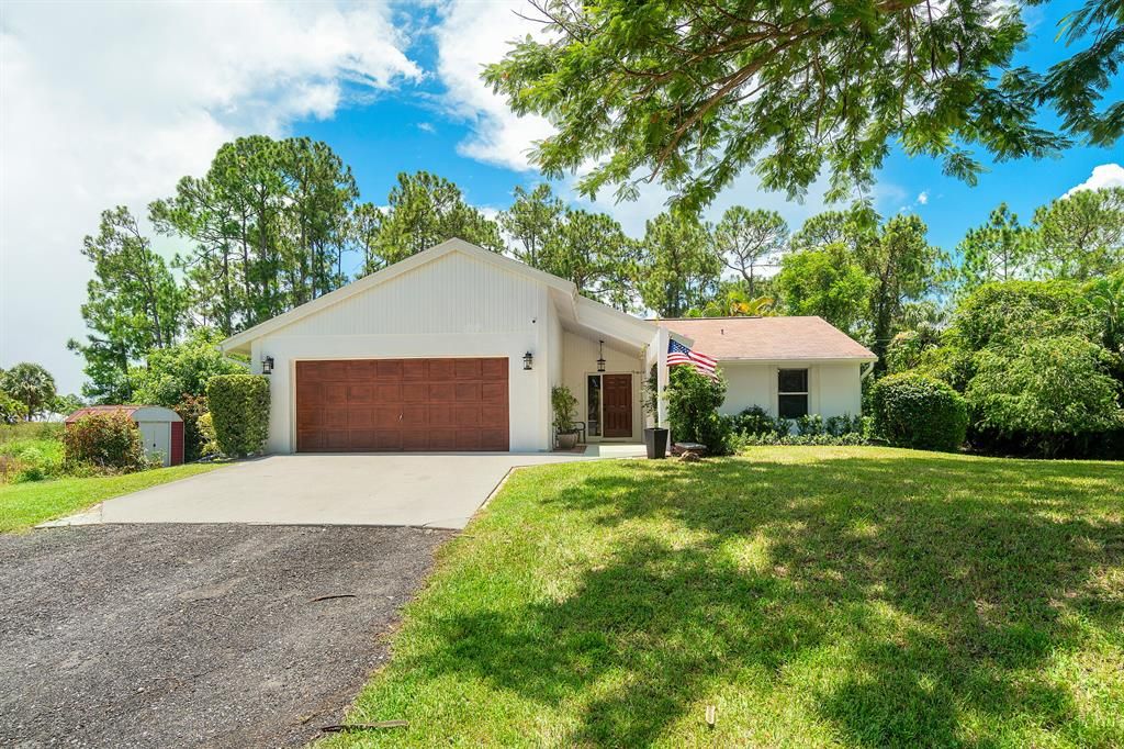 Photo of 14752 86th Road N, Loxahatchee, FL 33470 (MLS # R10734446)