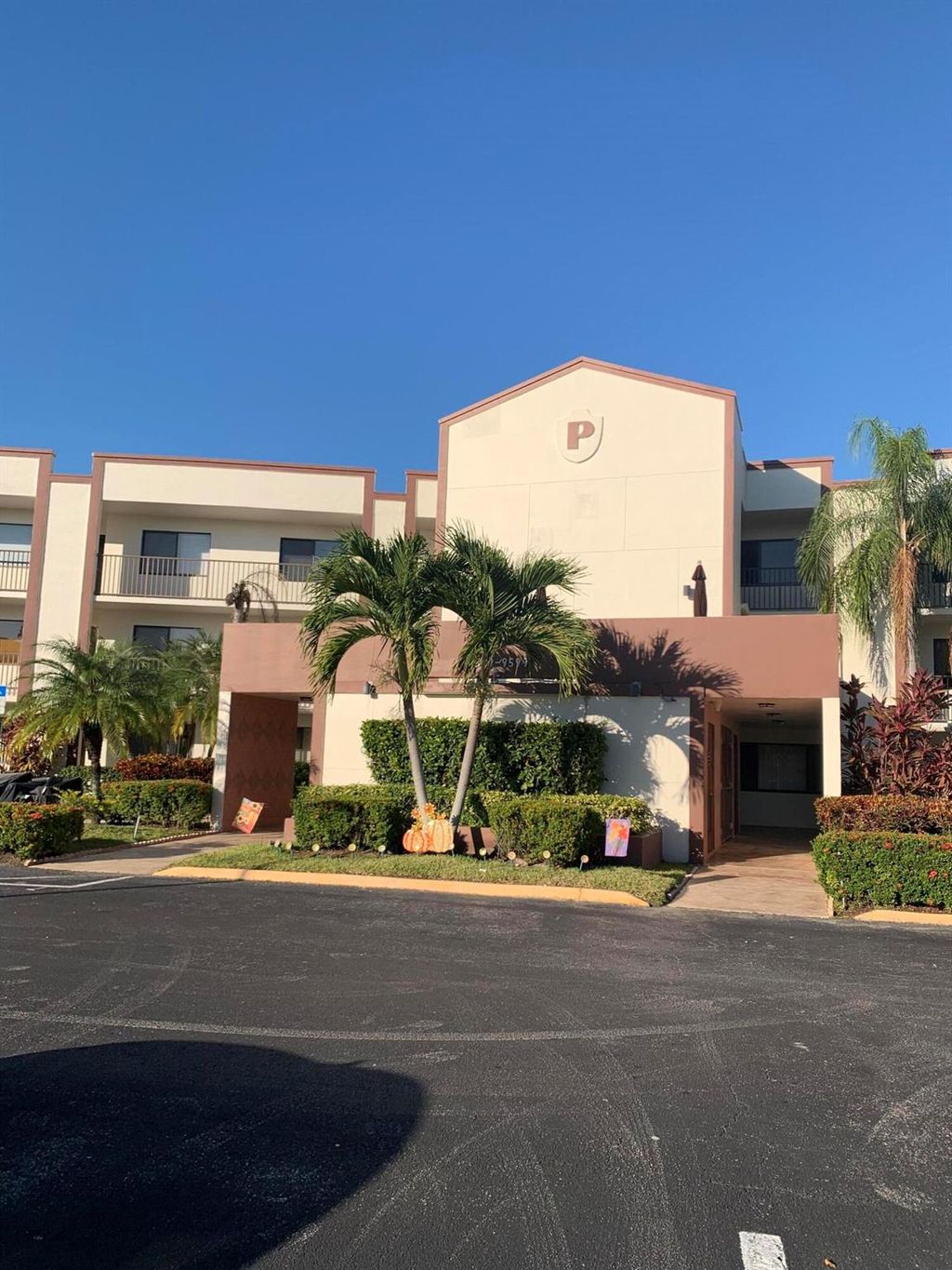 Photo of 9531 N Belfort Circle #111, Tamarac, FL 33321 (MLS # R11142908)