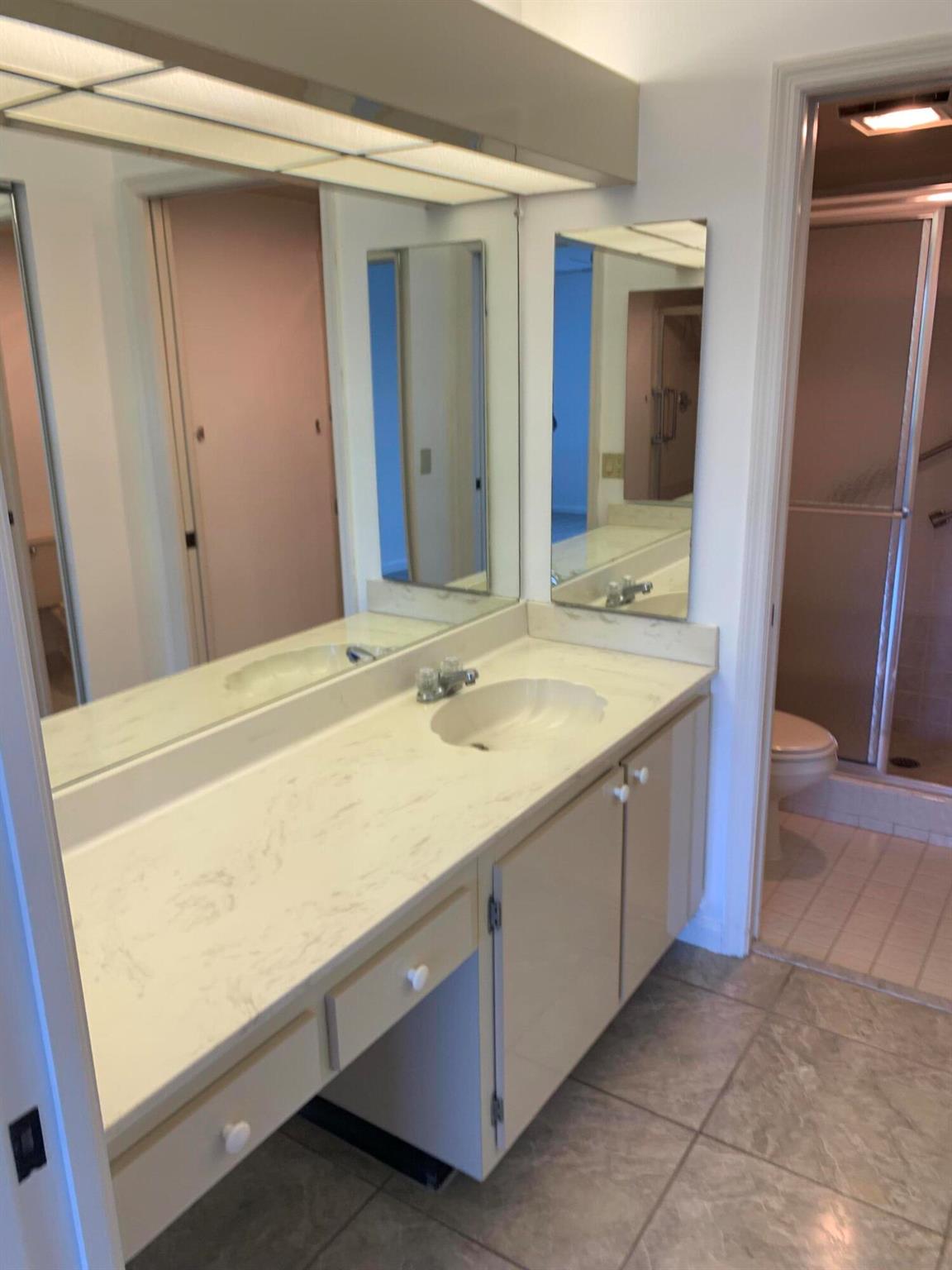 KINGS POINT BELFORT ''P'' - Residential