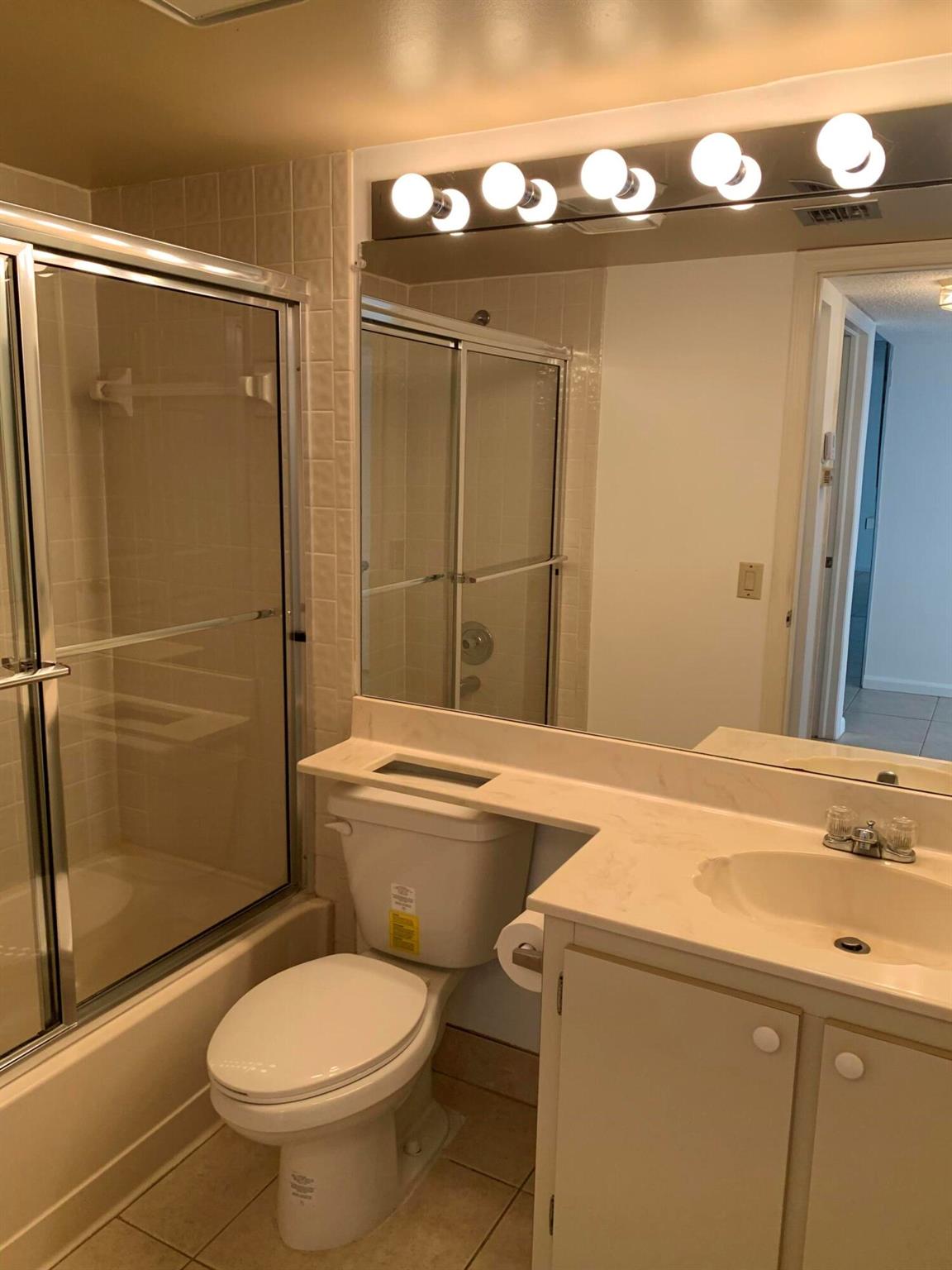 KINGS POINT BELFORT ''P'' - Residential