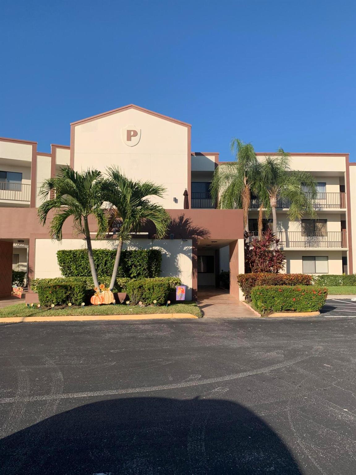 KINGS POINT BELFORT ''P'' - Residential