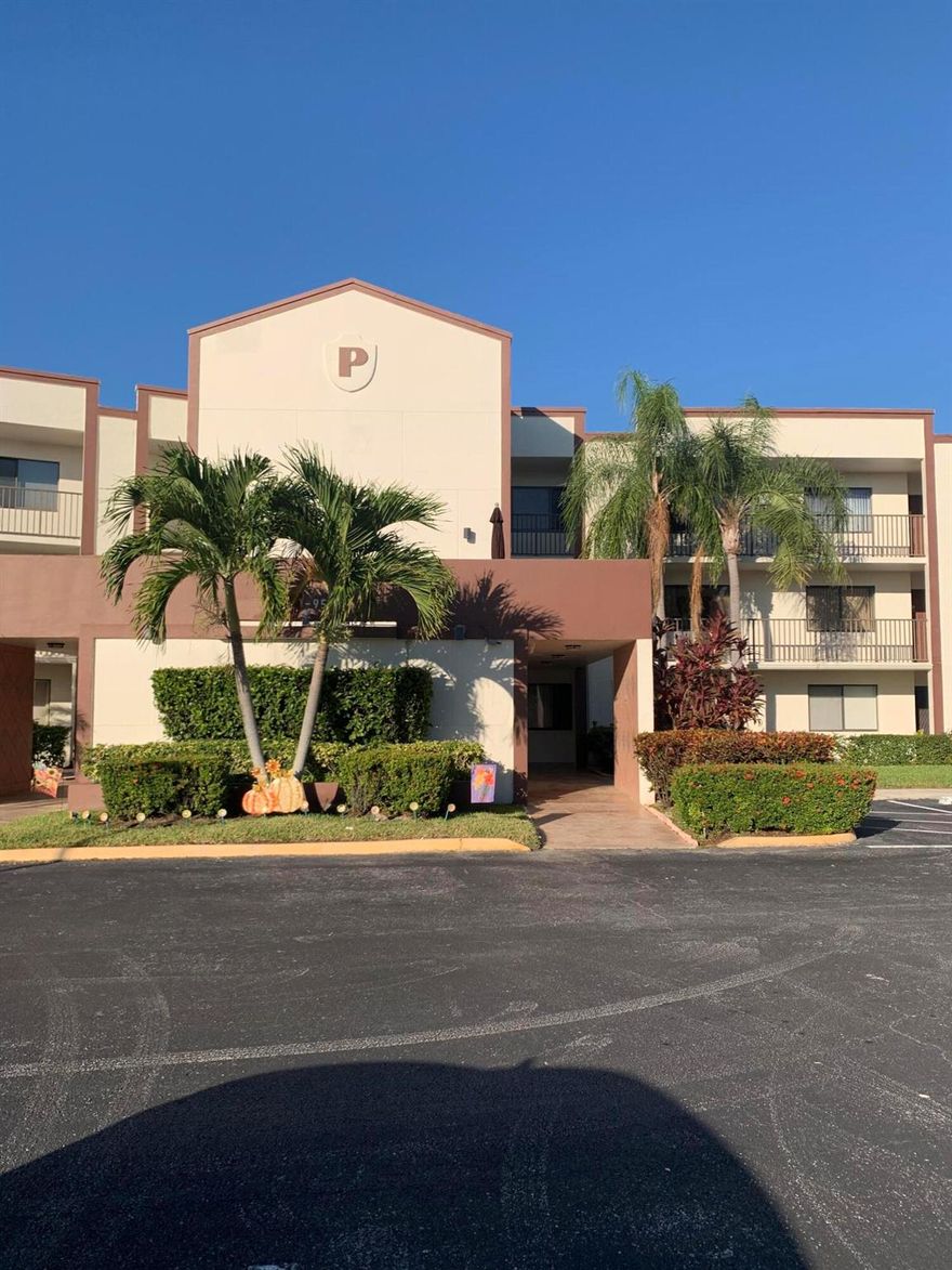 HIGHLY DESIRED 1ST FLOOR UNIT, PREPARED FOR IMMEDIATE OCCUPANCY. **FRESHLY PAINTED/ IMPECCABLY CLEAN/ WITH A GORGEOUS WATER VIEW. NEW AC/  HOT WATER HEATER IS ABOUT A YEAR OLD. SERVICE CONTRACT IS FULLY TRANSFERABLE TO NEW OWNER**-PARKING SPOT RIGHT OUT FRONT-SEPARATE LAUNDRY ROOM. BELFORT HAS THEIR OWN POOL AND CLUBHOUSE OR YOU CAN GO ACROSS TO THE KINGS POINT FULLY EQUIPPED CLUBHOUSE, WHERE YOU HAVE ACCESS TO CARD AND MAH JONG ROOMS,  INDOOR POOL, TENNIS, PICKLEBALL, PING PONG AND INCREDIBLE GYM.  MANY CLUBS -***PRICE IS RIGHT!!! HURRY!!!*** FOR YOUR SAFETY, BLDG.''P'' HAS THEIR OWN SECURITY CAMERAS ON EVERY FLOOR.