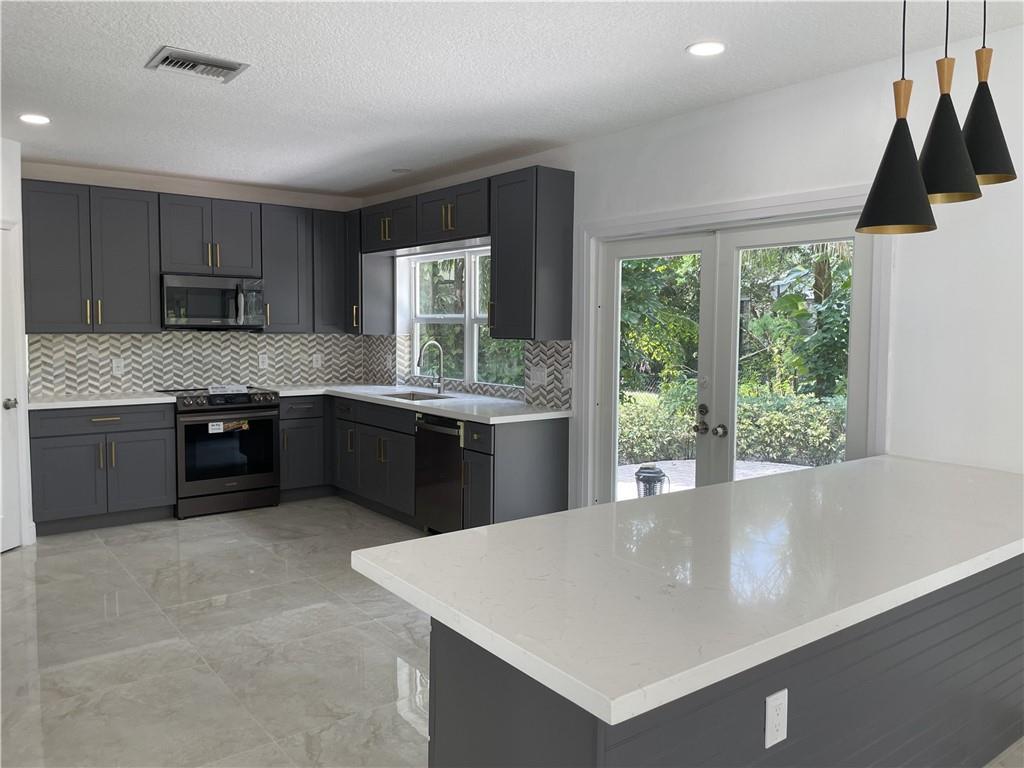 Woodside Estates 127-10 B - Residential