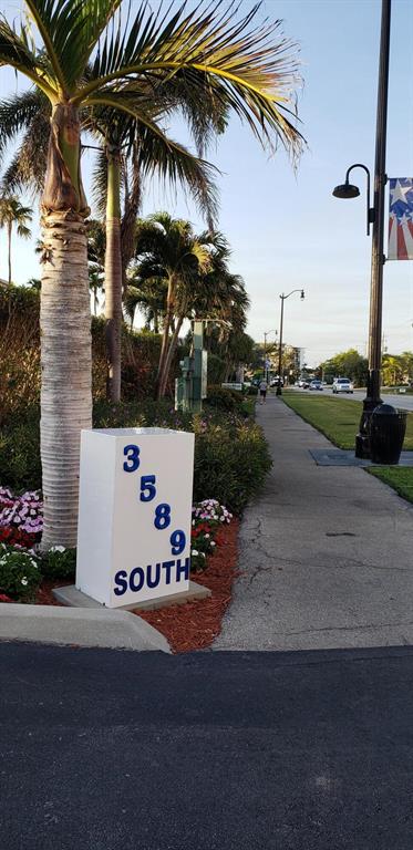 MAYFAIR HOUSE CONDO - Residential