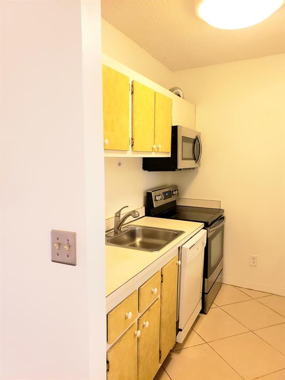 MAYFAIR HOUSE CONDO - Residential