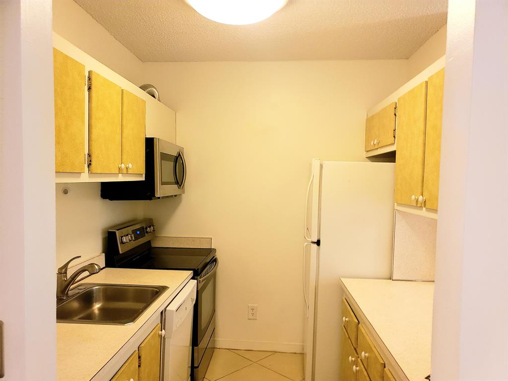 MAYFAIR HOUSE CONDO - Residential