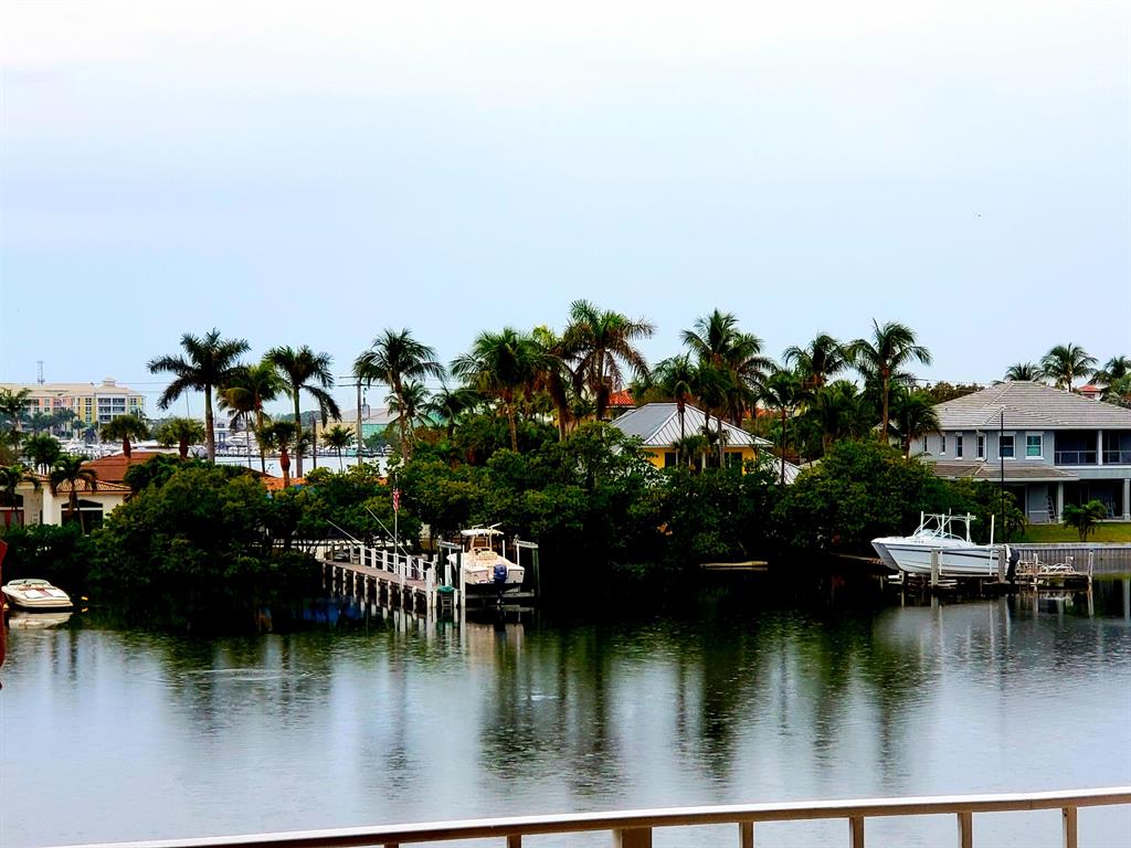 MAYFAIR HOUSE CONDO - Residential