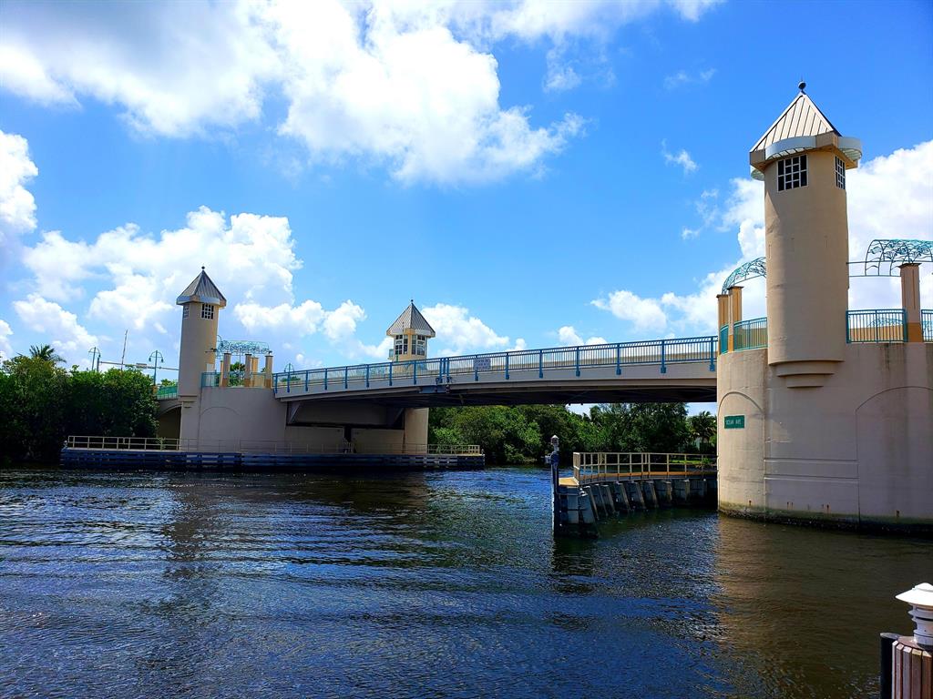 MAYFAIR HOUSE CONDO - Residential