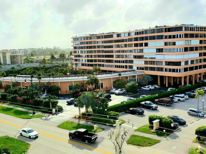 MAYFAIR HOUSE CONDO - Residential