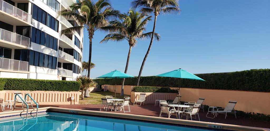 MAYFAIR HOUSE CONDO - Residential