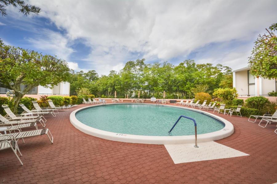 MAYFAIR HOUSE CONDO - Residential