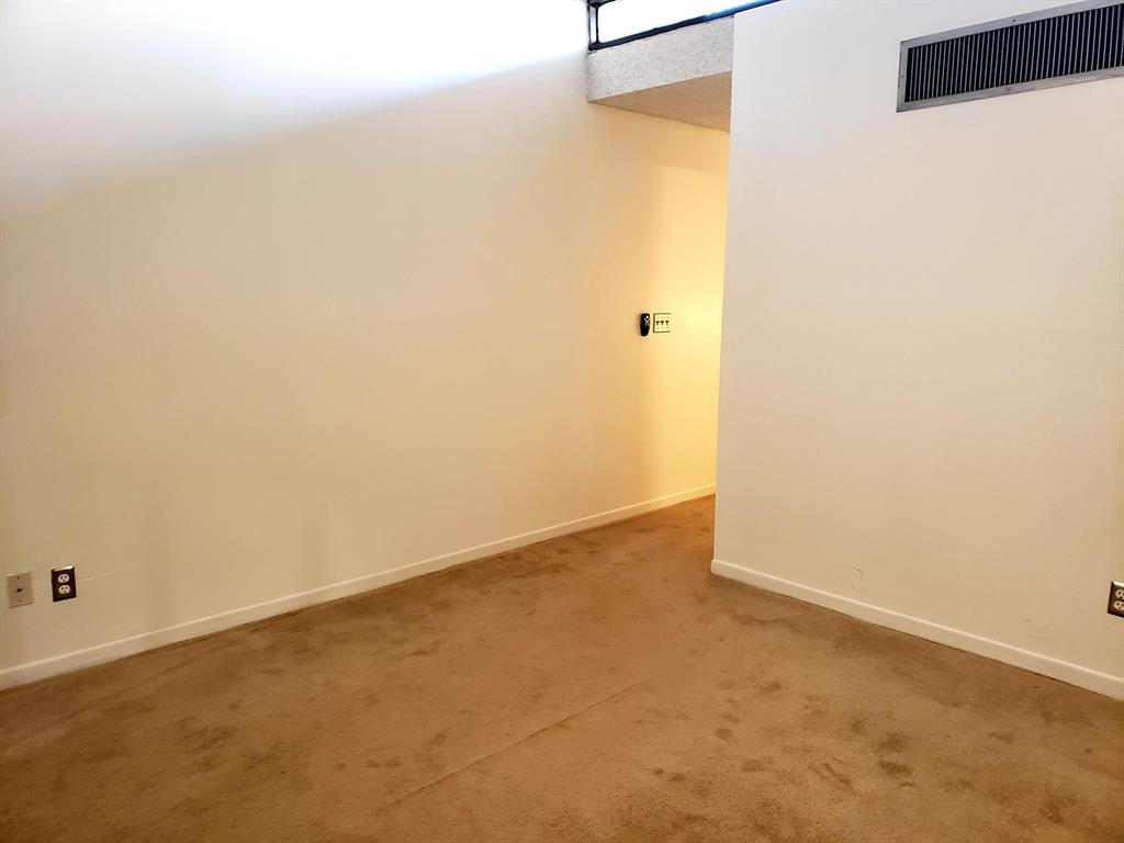 MAYFAIR HOUSE CONDO - Residential