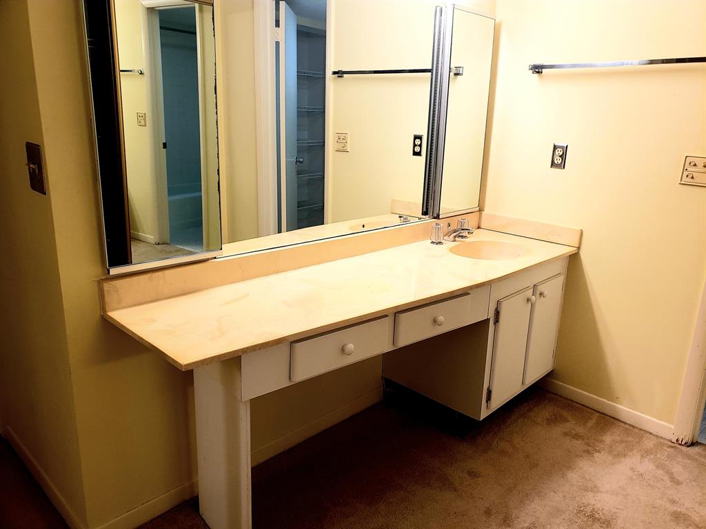 MAYFAIR HOUSE CONDO - Residential