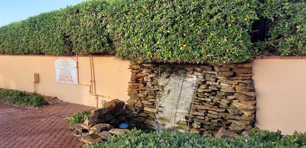 MAYFAIR HOUSE CONDO - Residential