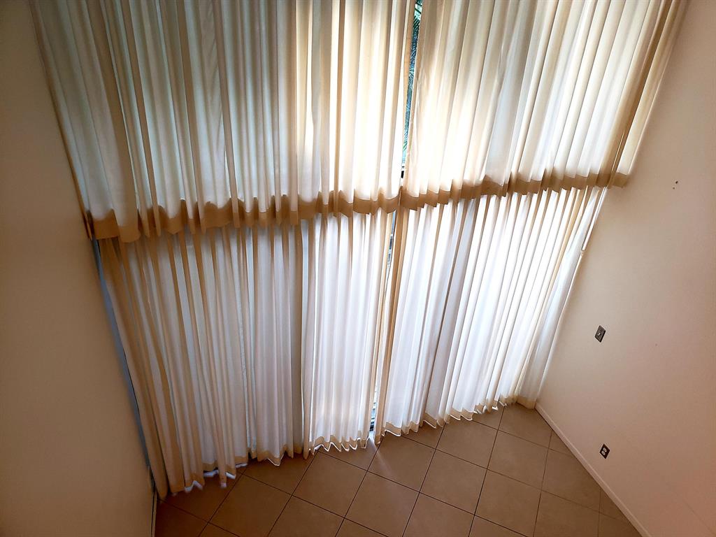 MAYFAIR HOUSE CONDO - Residential