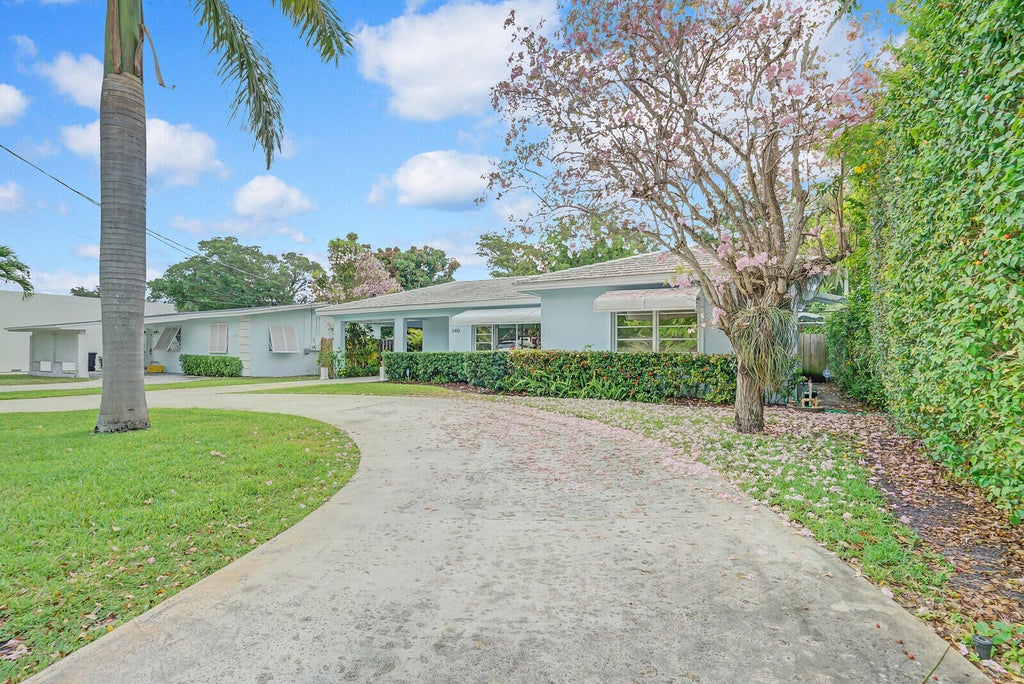 Photo of 3410 Poinsettia Avenue, West Palm Beach, FL 33407 (MLS # B26037269)