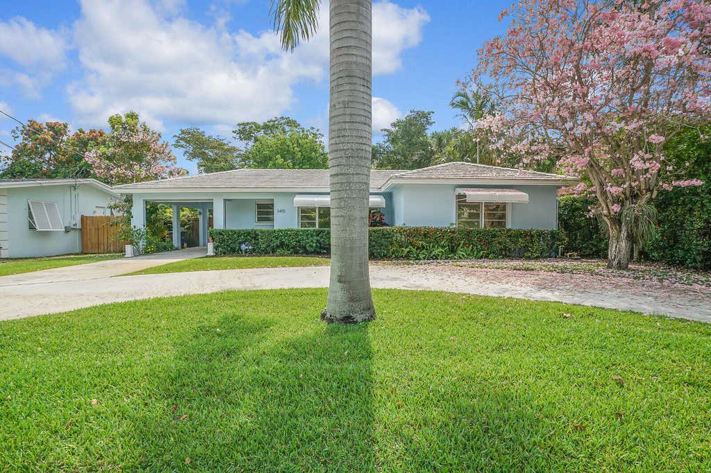 Photo of 3410 Poinsettia Avenue, West Palm Beach, FL 33407 (MLS # B26037269)