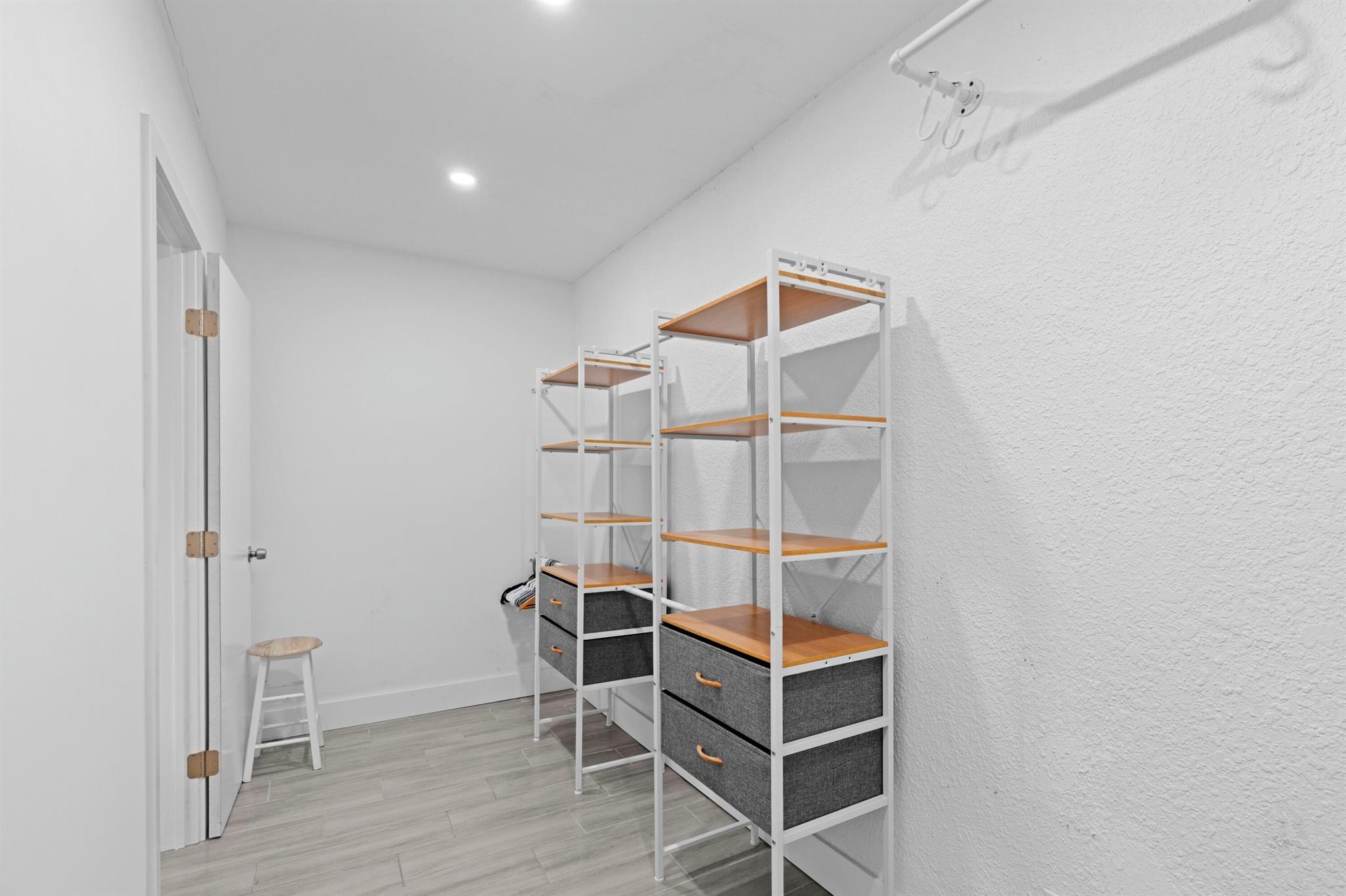 DELRAY GARDEN ESTATES 3 - Residential Income