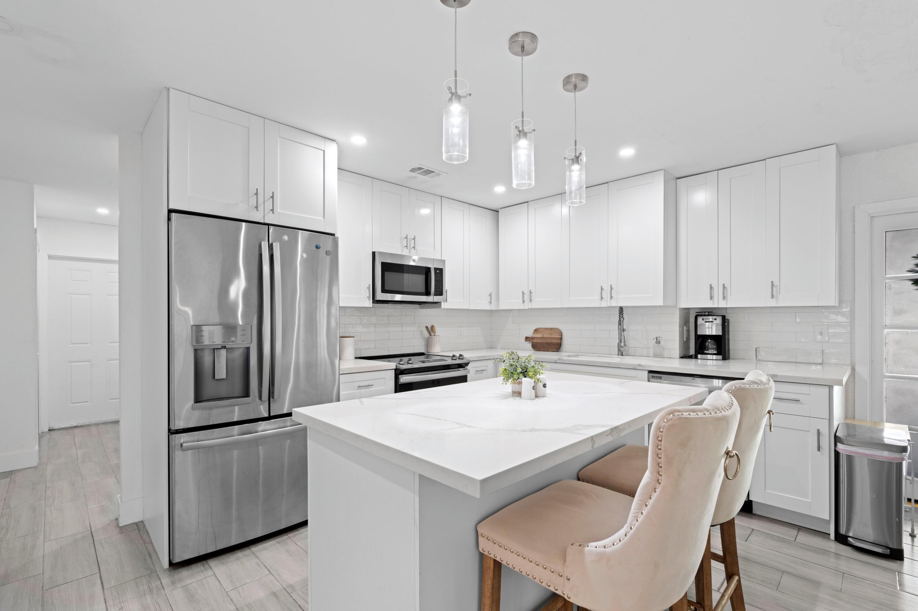 DELRAY GARDEN ESTATES 3 - Residential Income