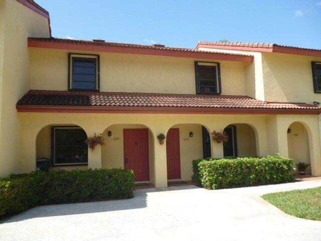 Photo of 1621 Hawthorne Place #1625, Wellington, FL 33414 (MLS # R11004275)