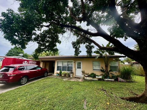 Photo of 2930 NE 10 Terrace, Pompano Beach, FL 33064 (MLS # R11134666)