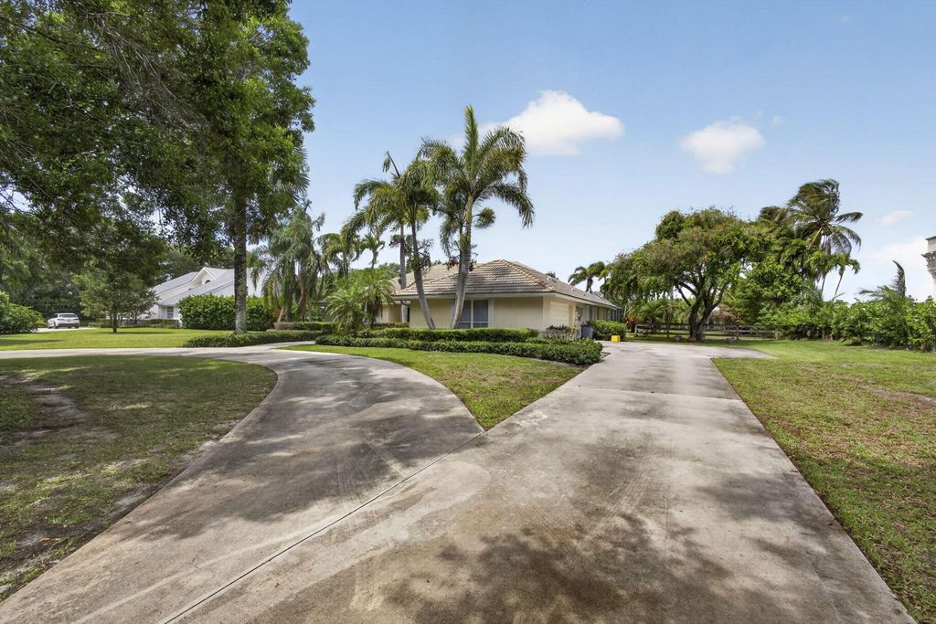 Photo of 5463 Sea Biscuit Road, Palm Beach Gardens, FL 33418 (MLS # B26015226)