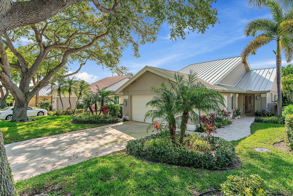 Photo of 164 Cape Pointe Circle, Jupiter, FL 33477 (MLS # R10968877)