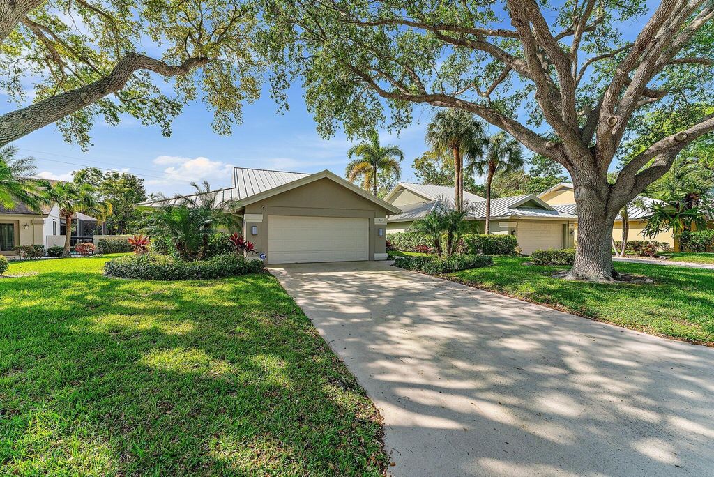 Photo of 164 Cape Pointe Circle, Jupiter, FL 33477 (MLS # R10968877)