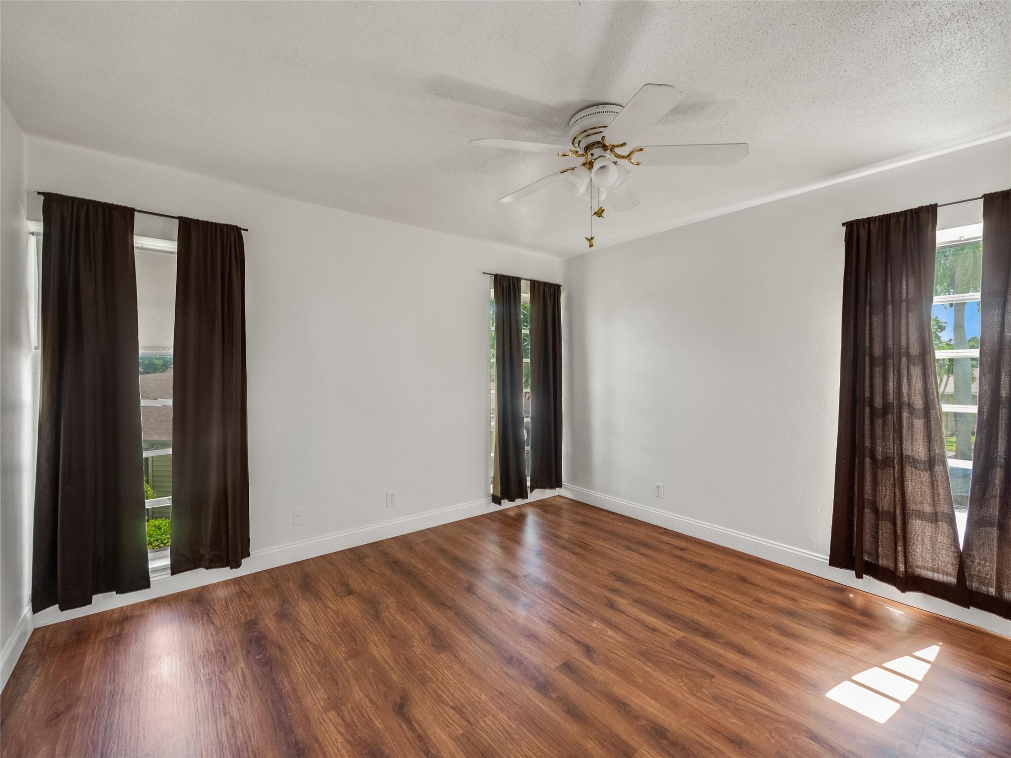 Four Sea Suns Condo - Residential